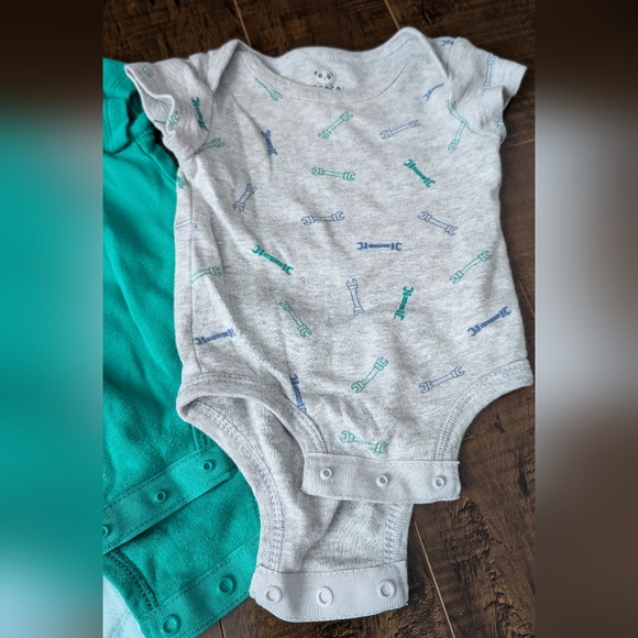 Bundle of 6 onesies - Picture 4 of 9